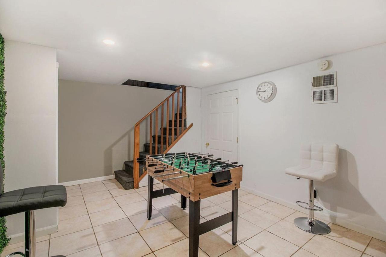 Downtown Gr Gem Sleeps 16 Gameroom Huge Backyard Holiday home Grand Rapids