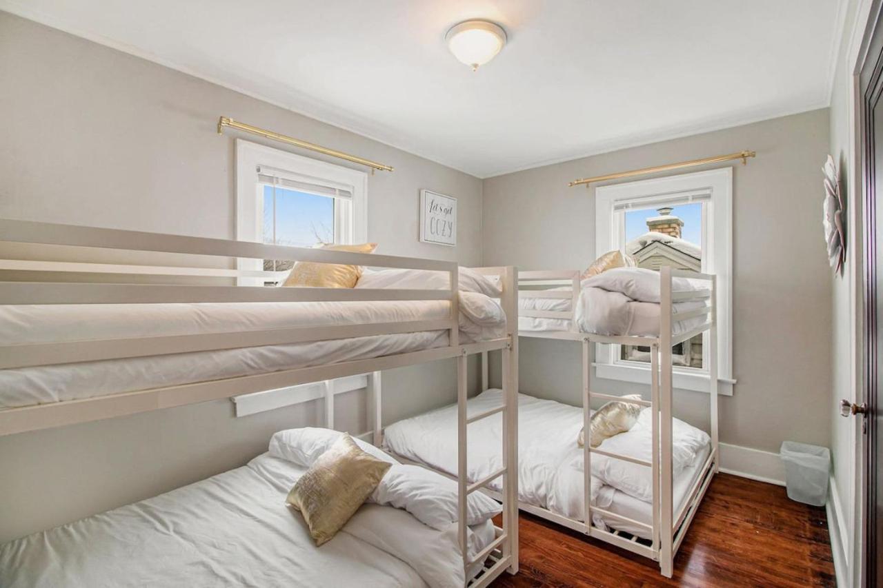 Downtown Gr Gem Sleeps 16 Gameroom Huge Backyard Holiday home Grand Rapids