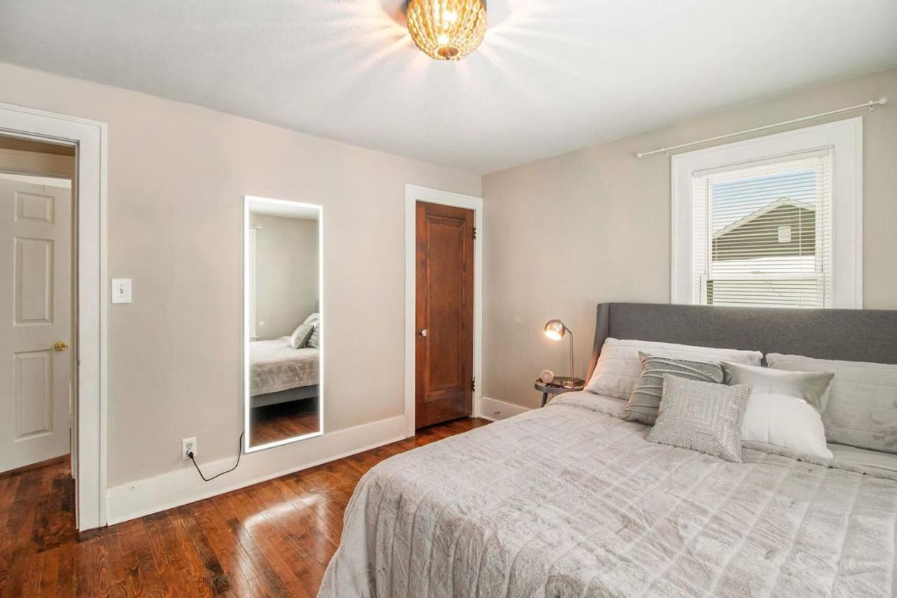Holiday home Downtown Gr Gem Sleeps 16 Gameroom Huge Backyard