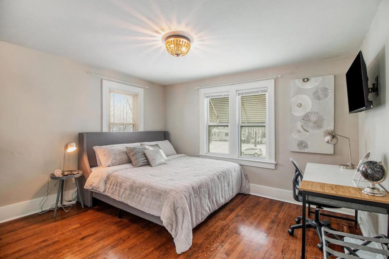 Holiday home Downtown Gr Gem Sleeps 16 Gameroom Huge Backyard *