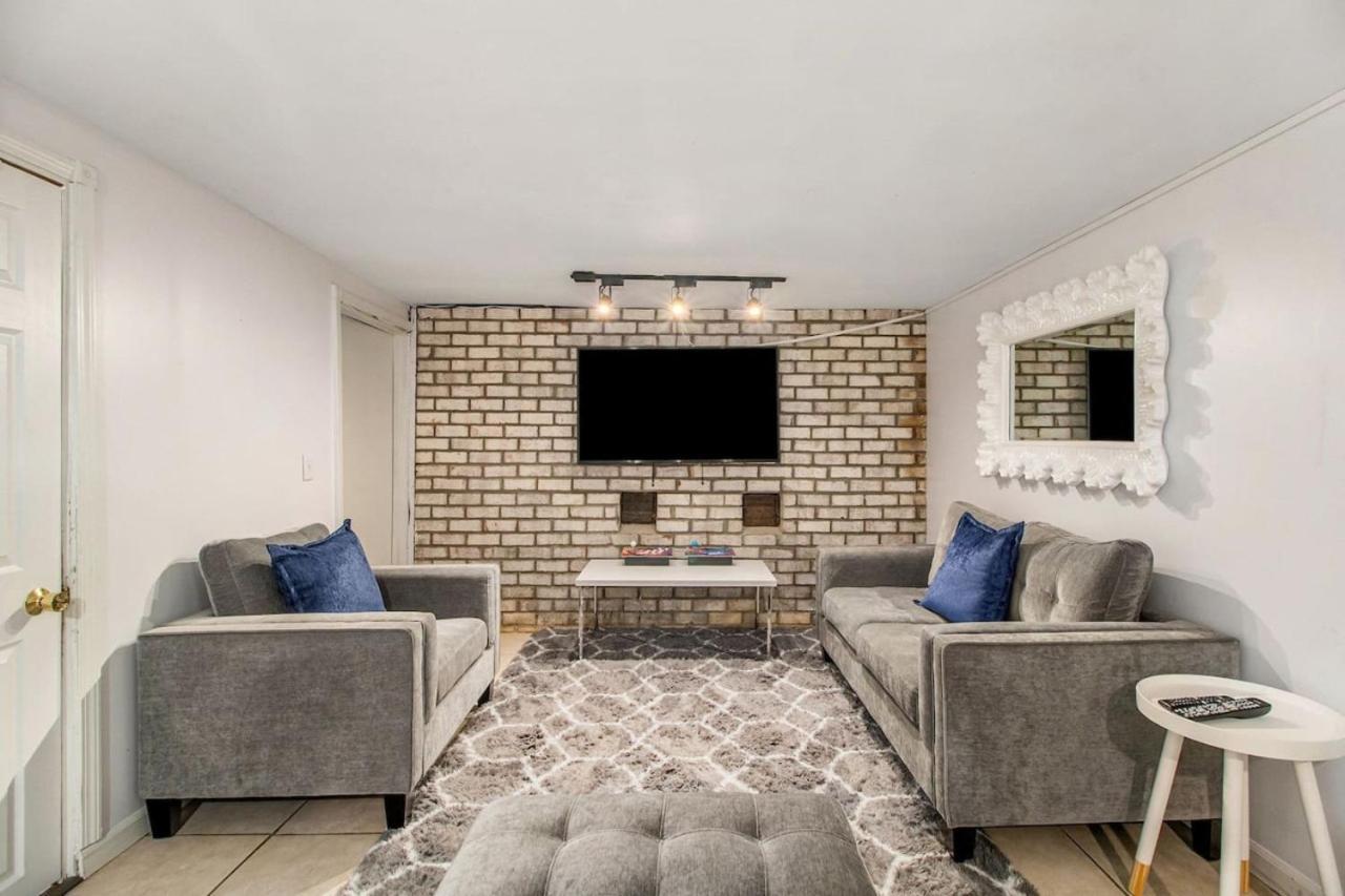 Holiday home Downtown Gr Gem Sleeps 16 Gameroom Huge Backyard