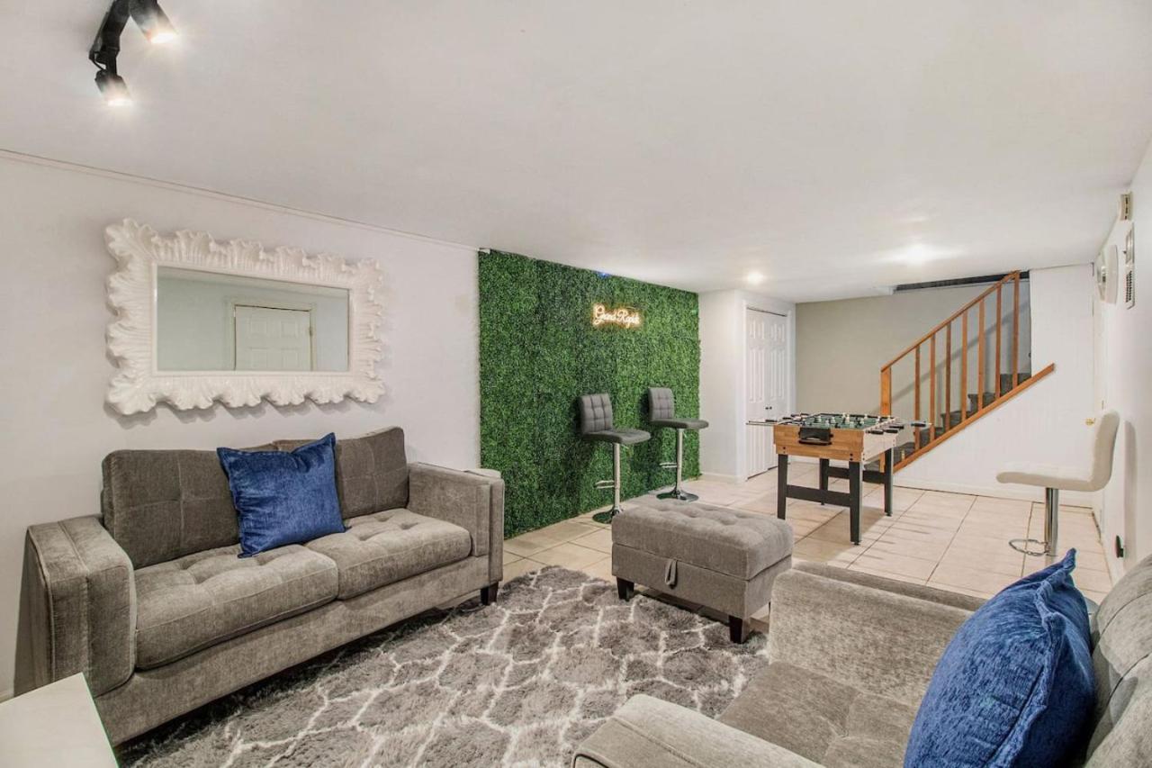 Holiday home Downtown Gr Gem Sleeps 16 Gameroom Huge Backyard *