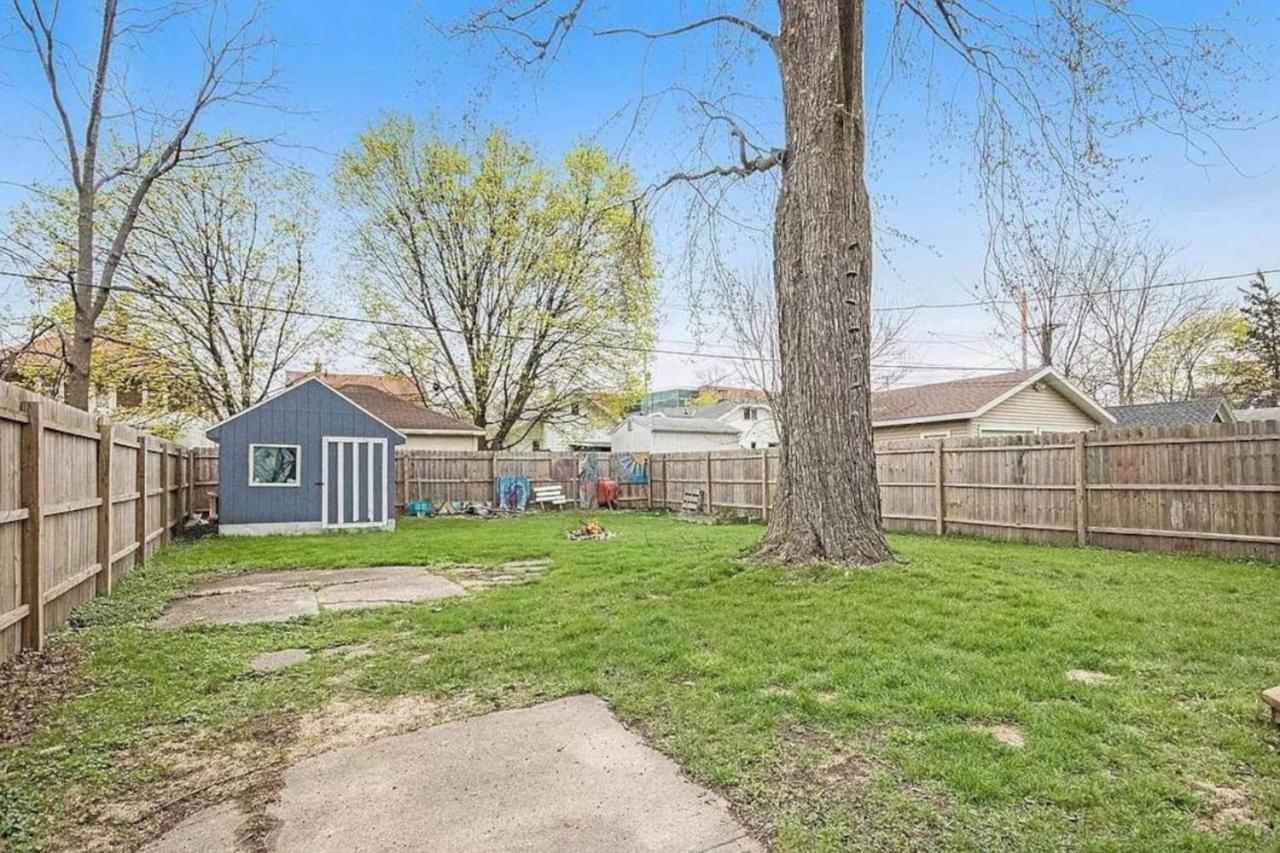 Downtown Gr Gem Sleeps 16 Gameroom Huge Backyard *