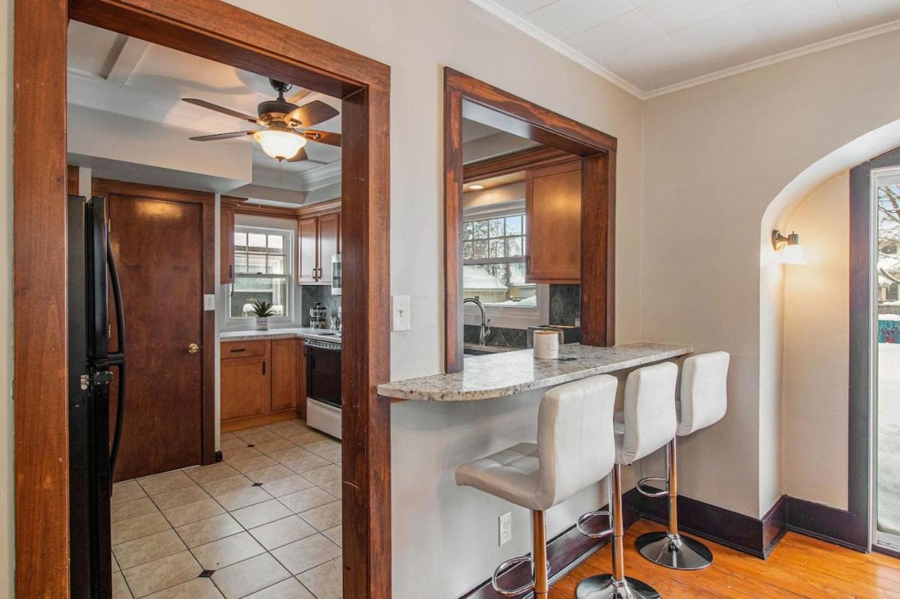 Downtown Gr Gem Sleeps 16 Gameroom Huge Backyard