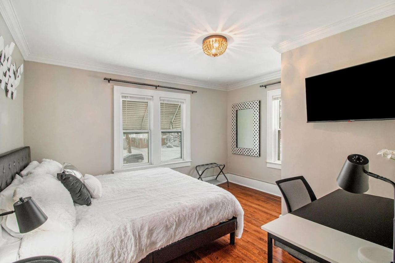 Downtown Gr Gem Sleeps 16 Gameroom Huge Backyard