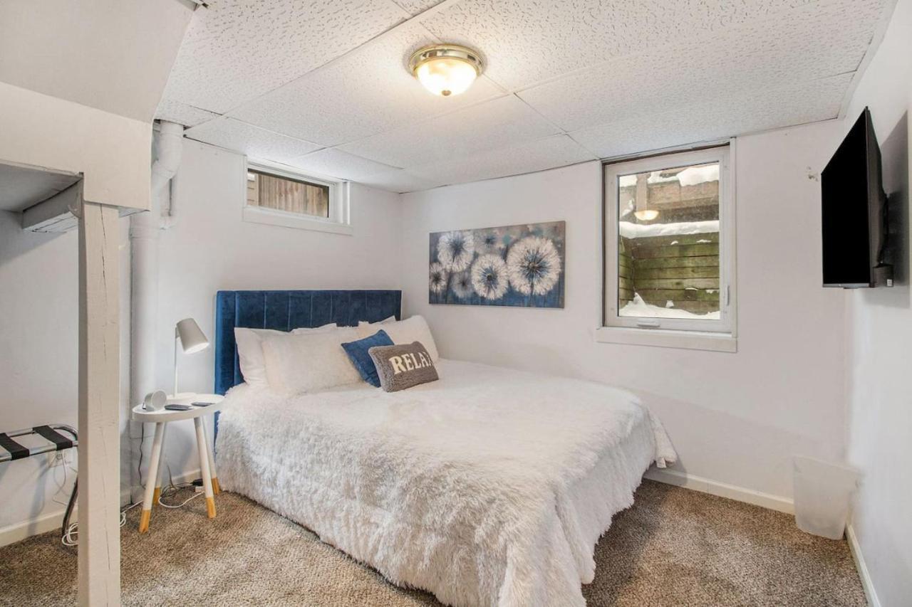 Downtown Gr Gem Sleeps 16 Gameroom Huge Backyard Holiday home *
