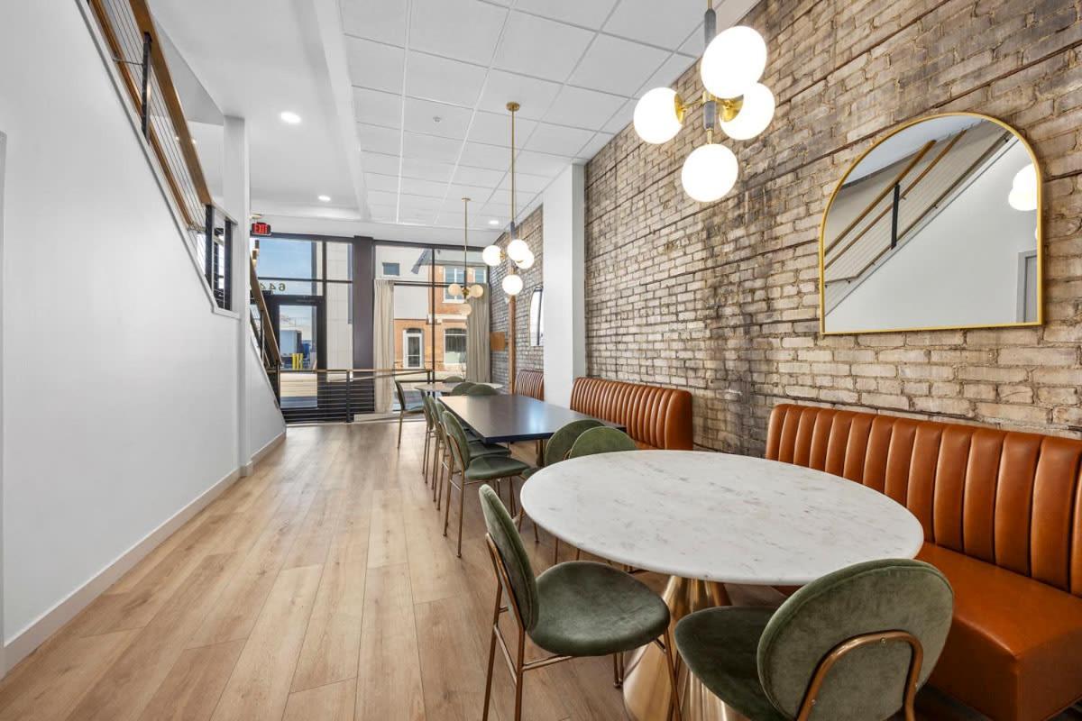 King With Walking Distance To Night Life * Grand Rapids