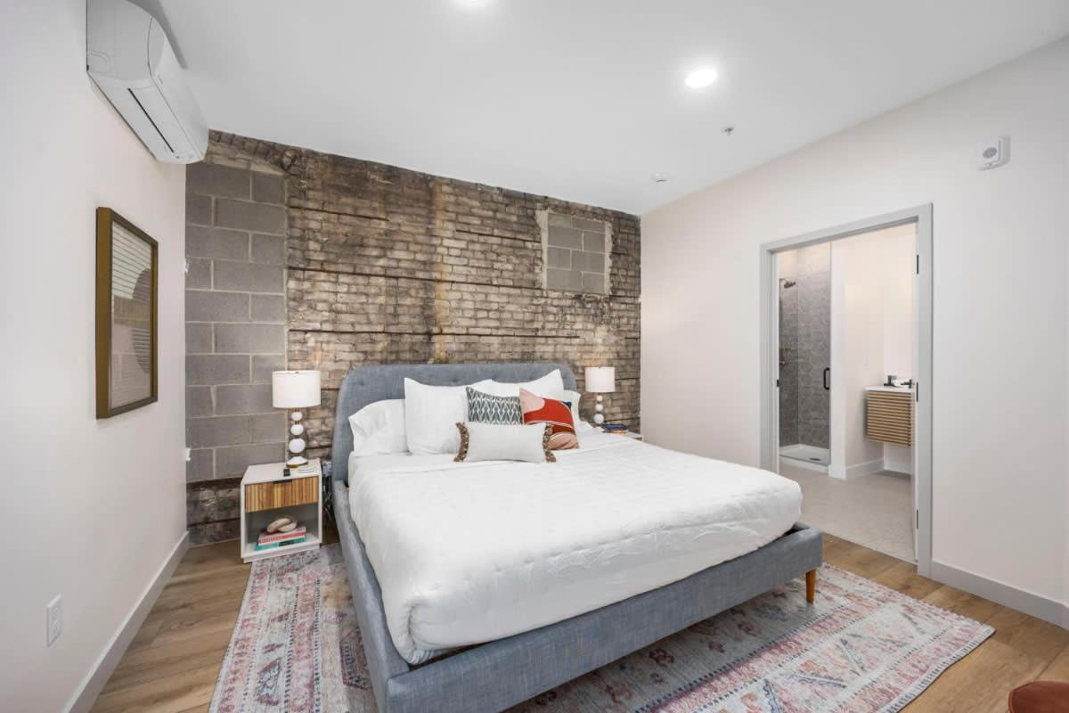Inn Centrally Located Private King *