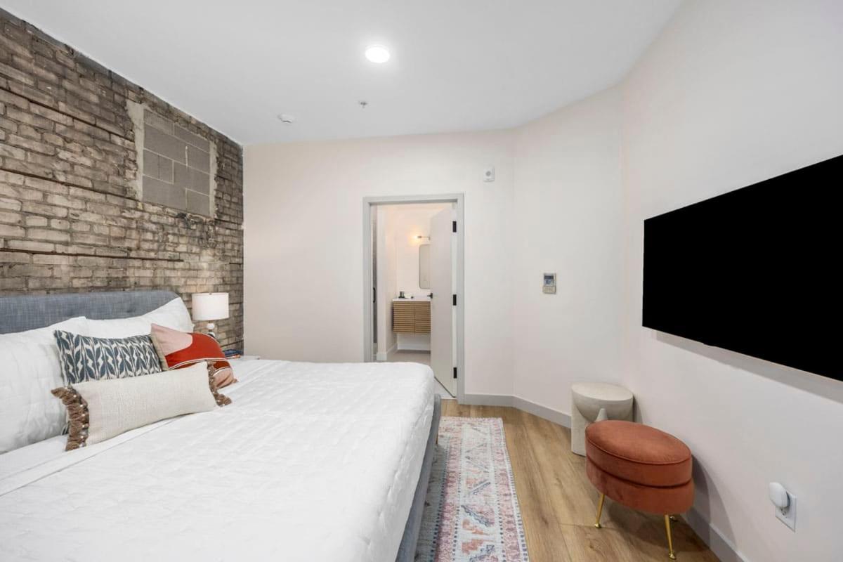 Inn Centrally Located Private King *