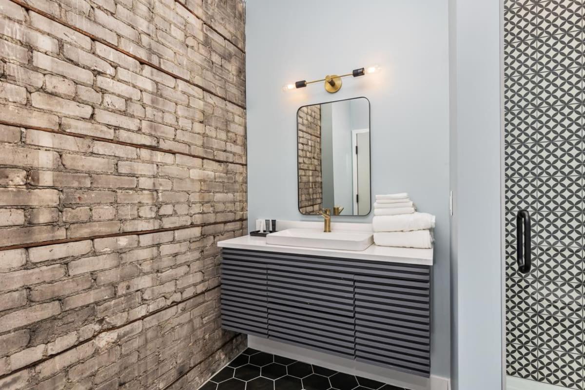 Bluejay Apartment Grand Rapids