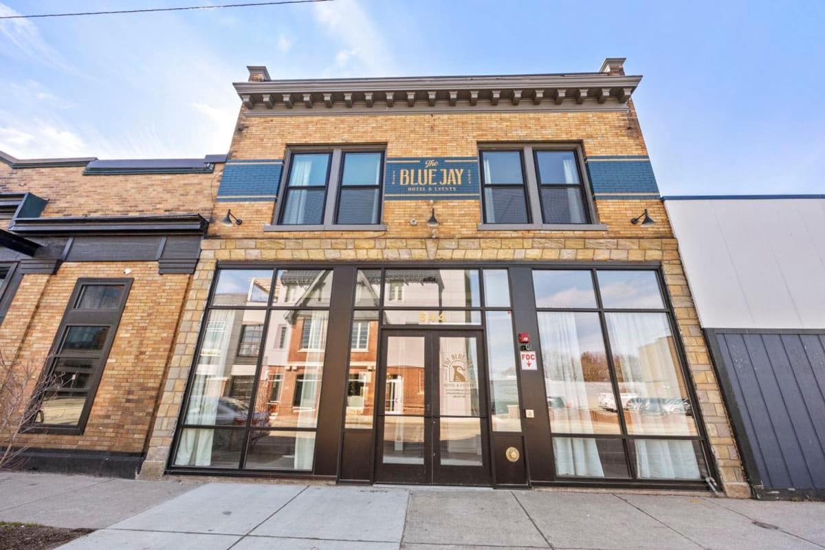 Centrally Located Private King Inn *
