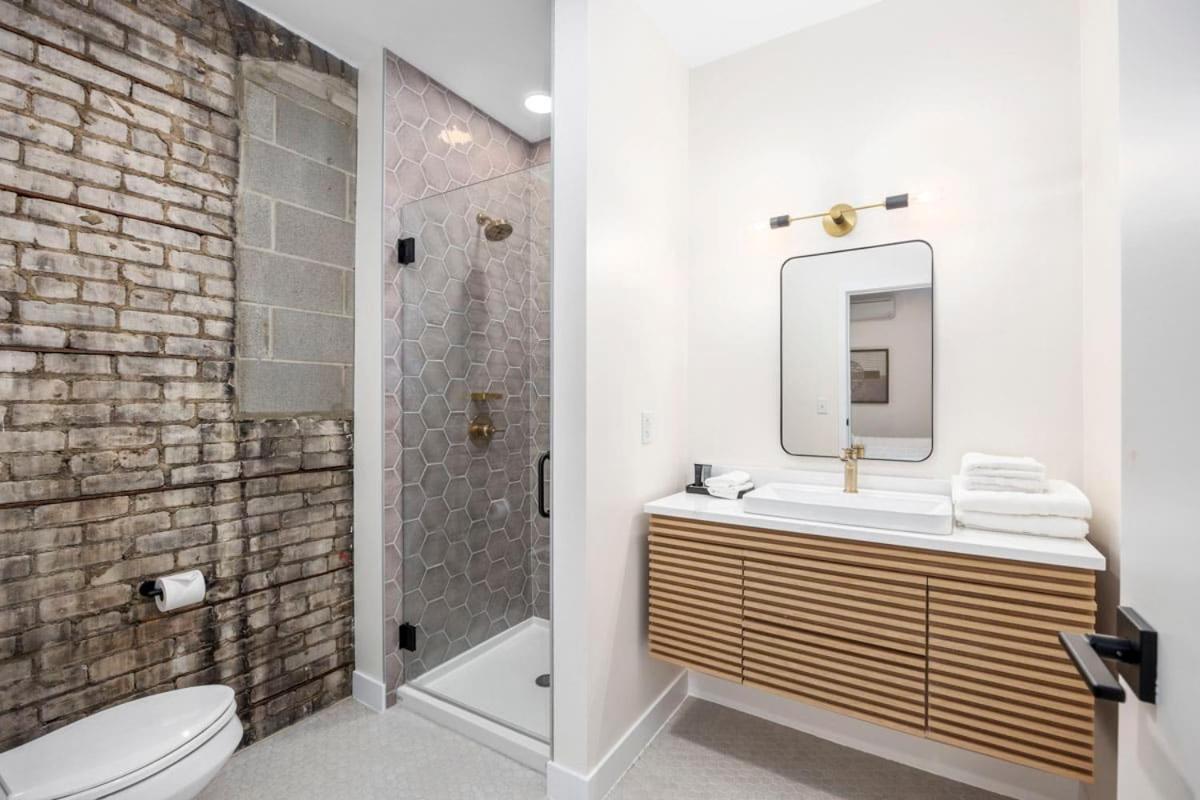 Centrally Located Private King Inn