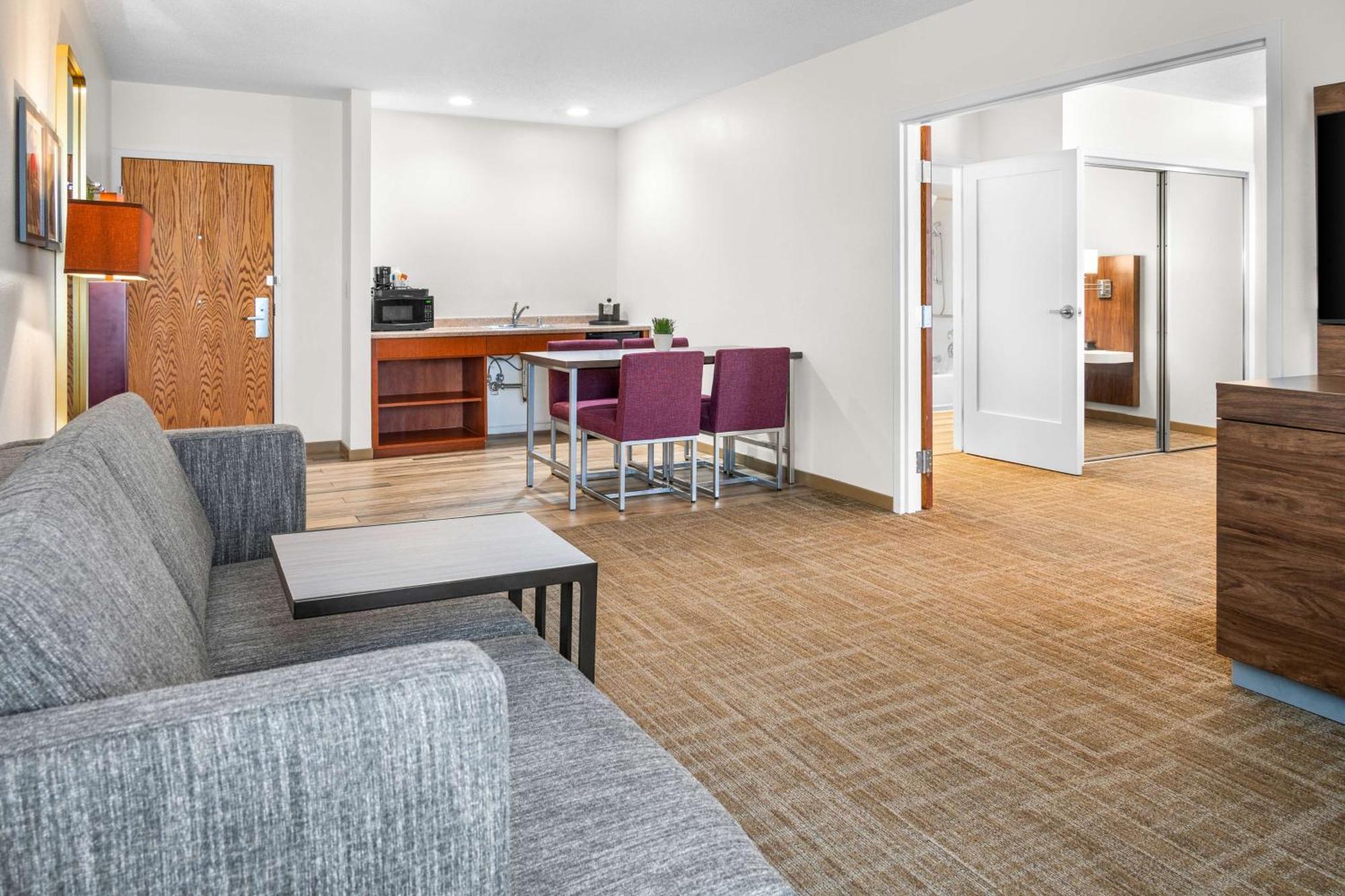 Hampton Grand Rapids/north 3*