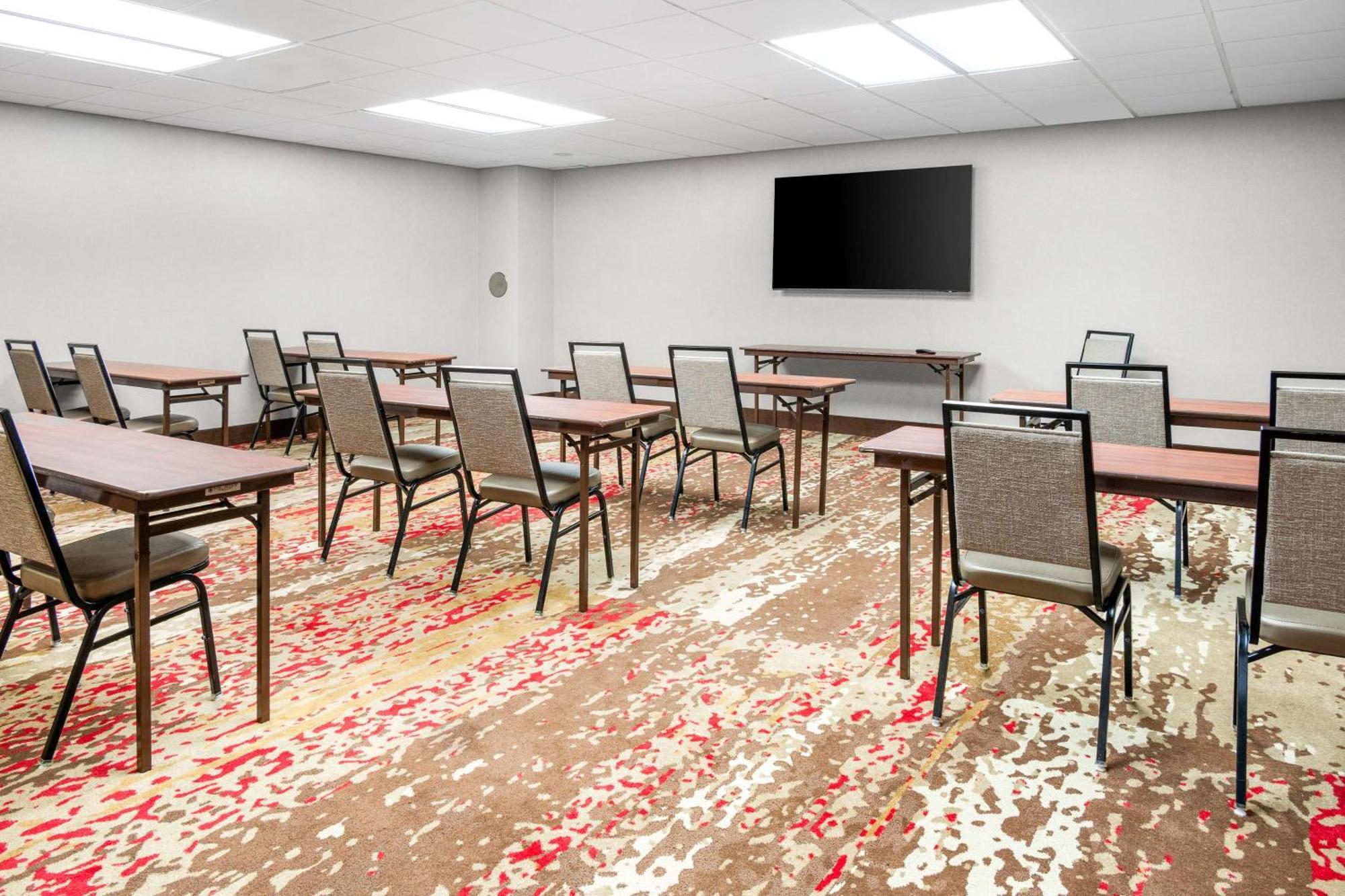 Hotel Hampton Grand Rapids/north