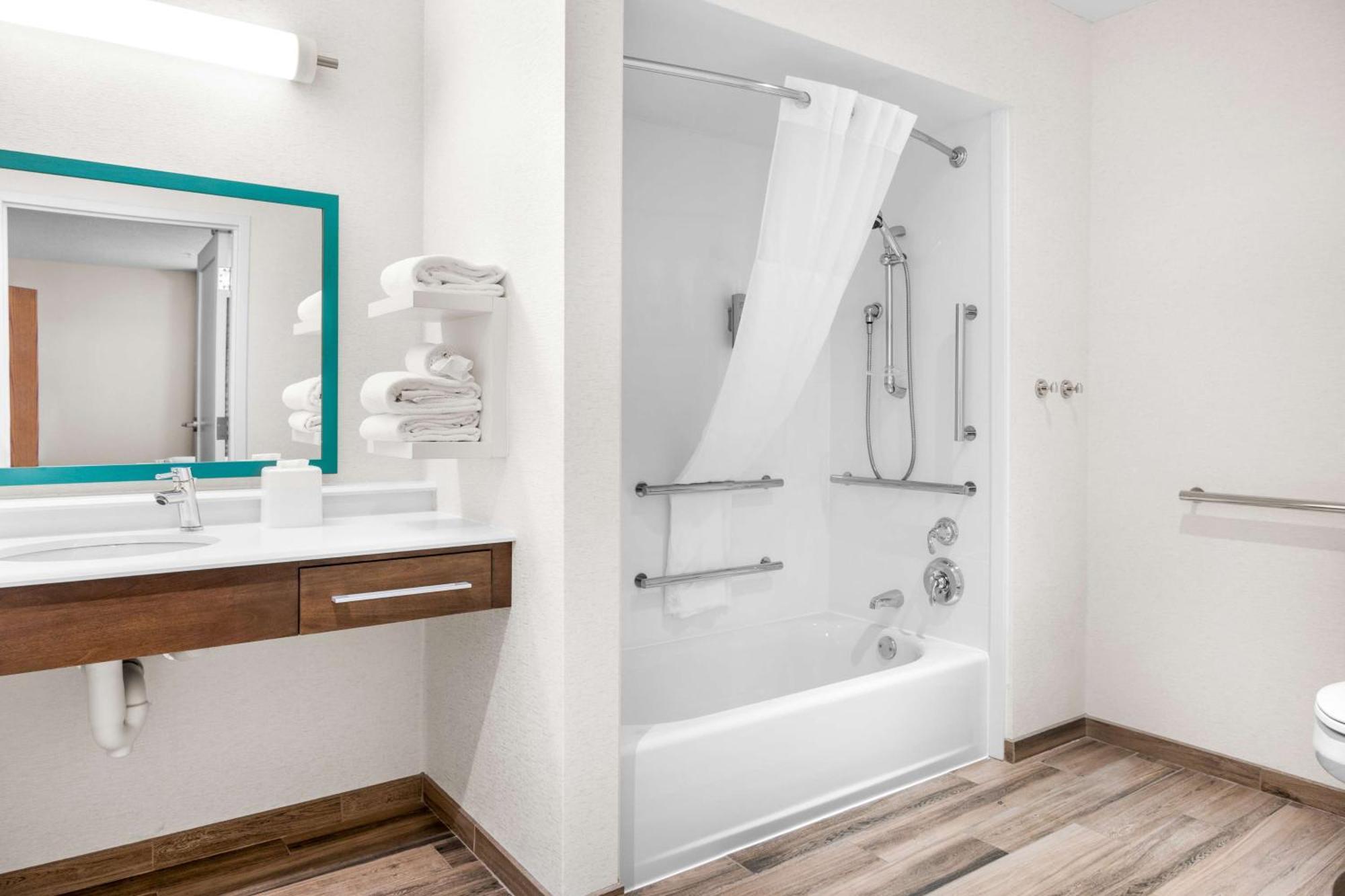 Hampton Grand Rapids/north Hotel 3*