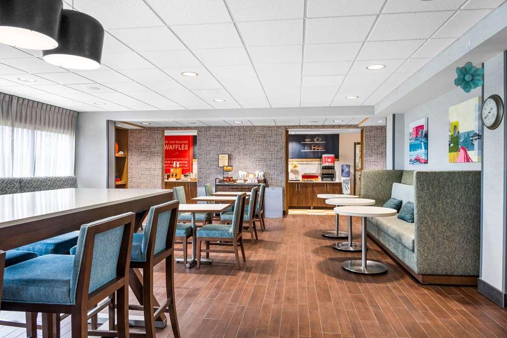 Hotel Hampton Grand Rapids/north 3*