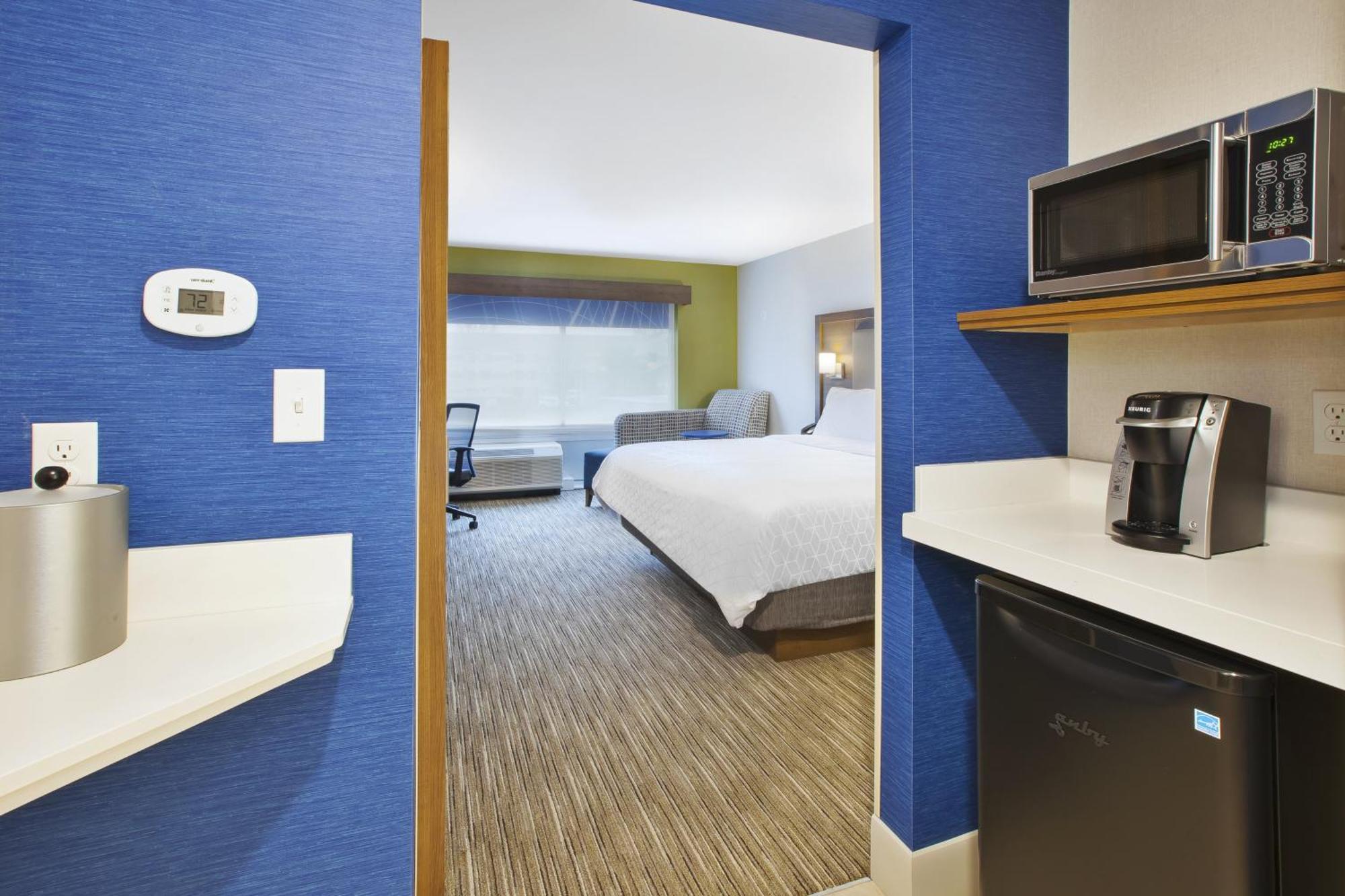 Express & Airport North By Ihg Hotel 2*