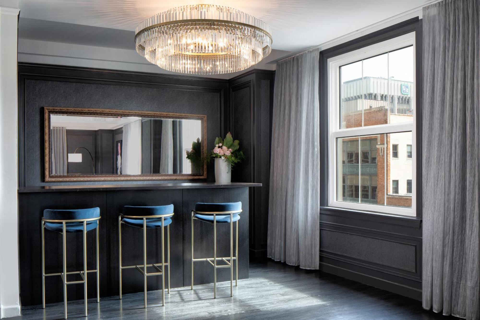 Amway Grand Plaza Hotel, Curio Collection By Hilton