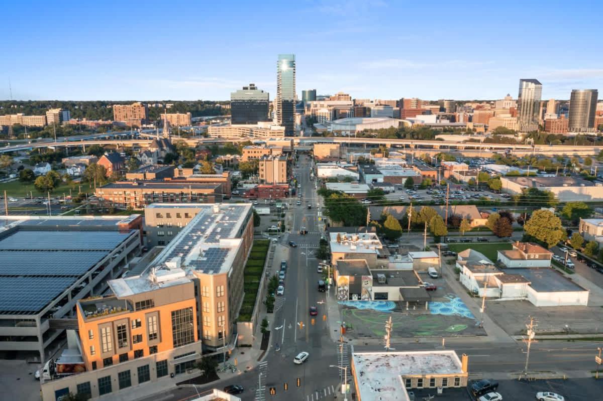 King With Walking Distance To Night Life Inn Grand Rapids