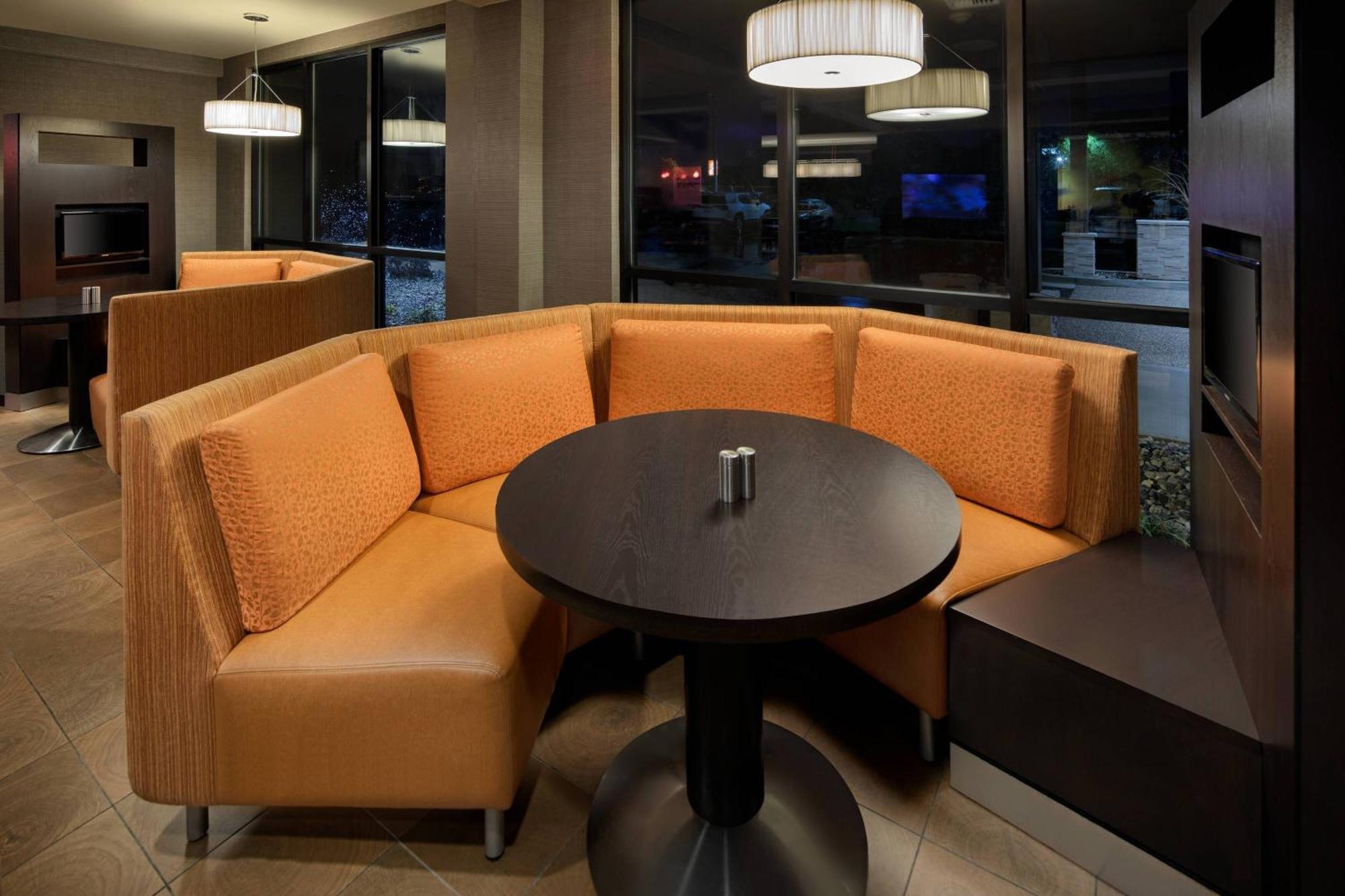 Hotel Courtyard Airport Grand Rapids