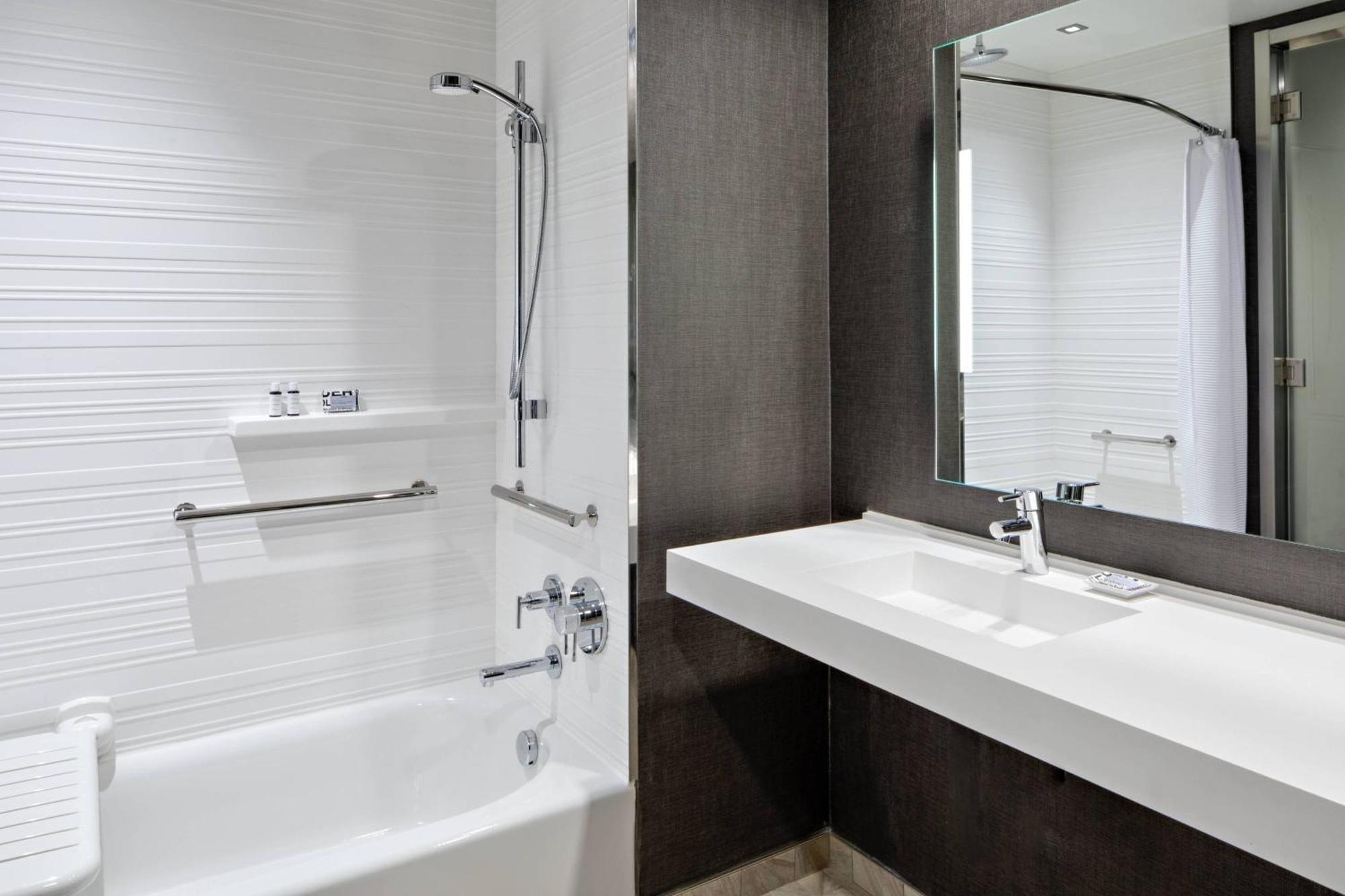 Ac By Marriott Downtown 4*
