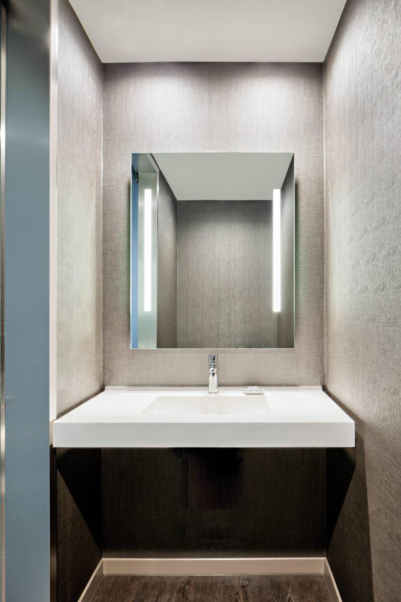 Ac By Marriott Downtown 4*