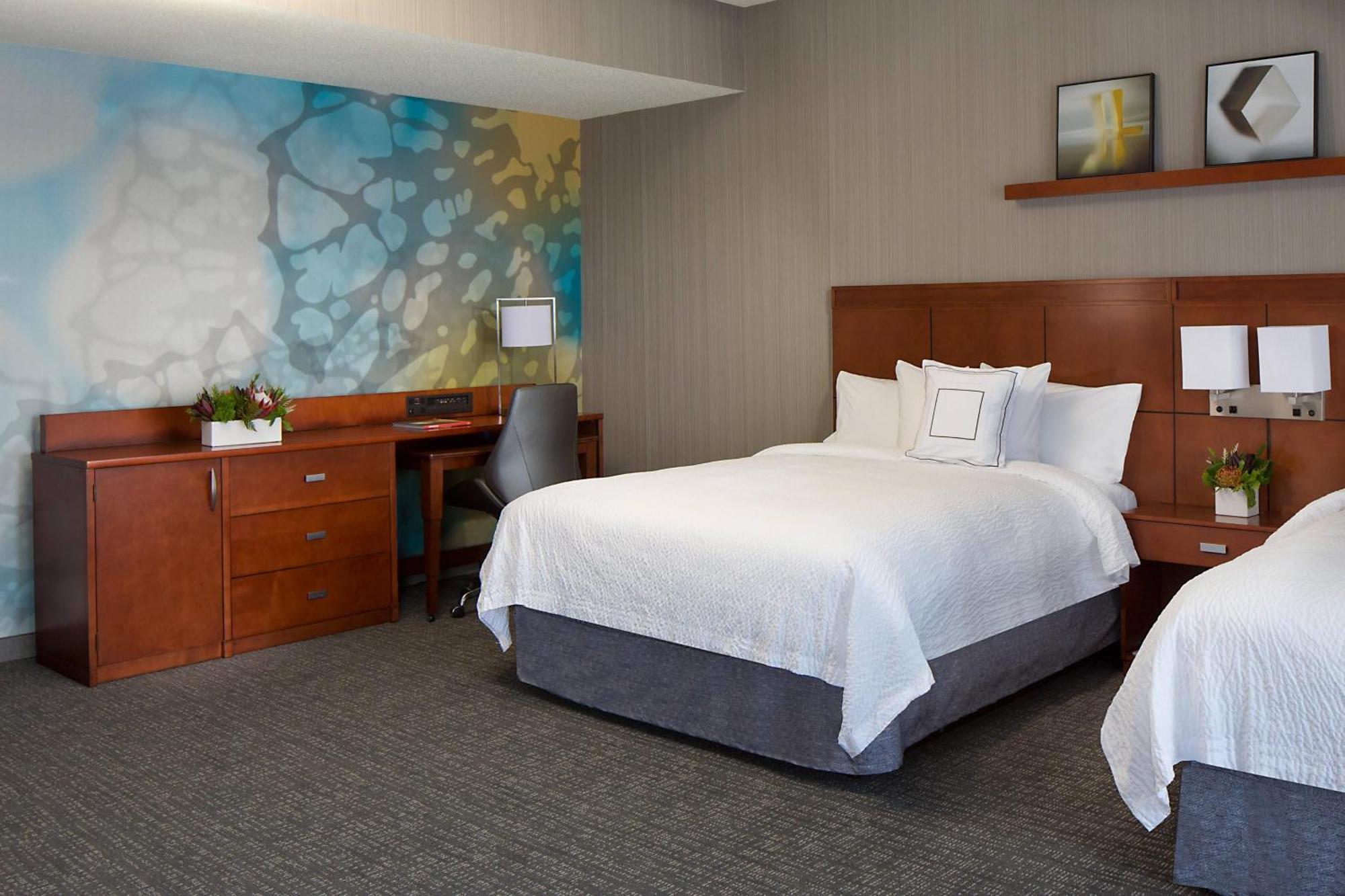 Courtyard Downtown 3*