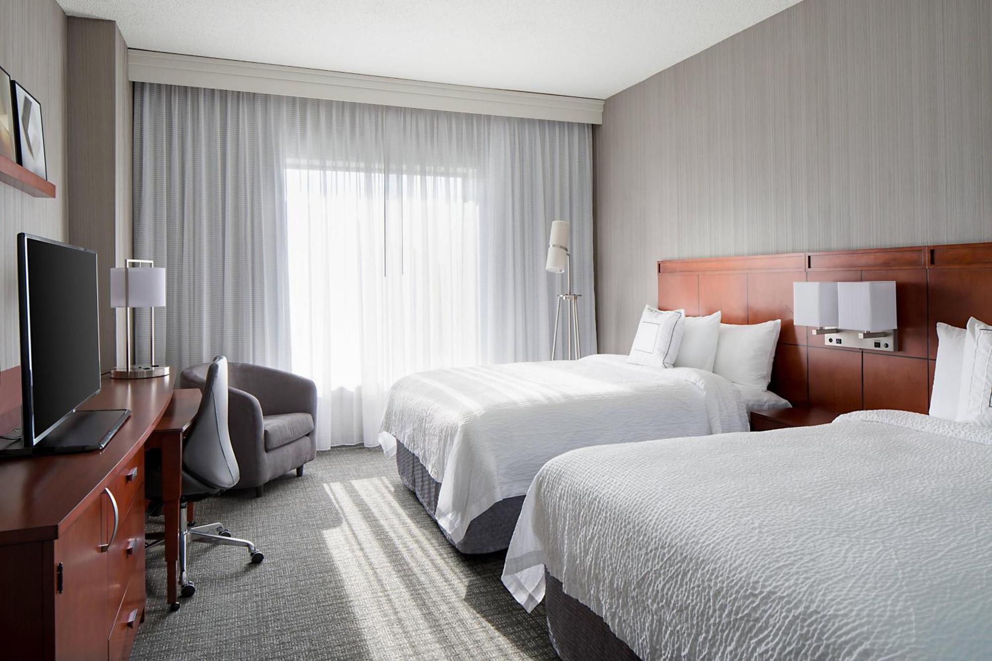 Courtyard Downtown Hotel 3*
