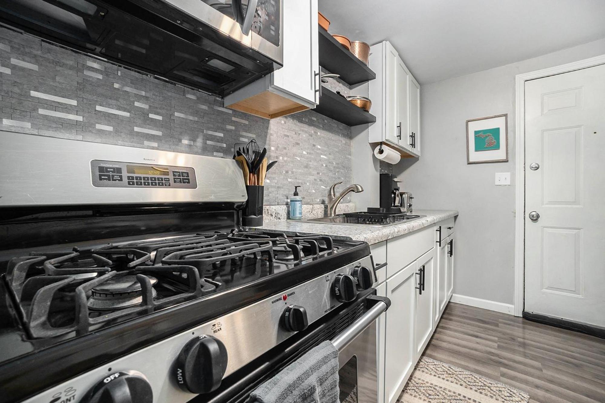 The Downtown Delight - New Corporate Downtown Apartment Grand Rapids