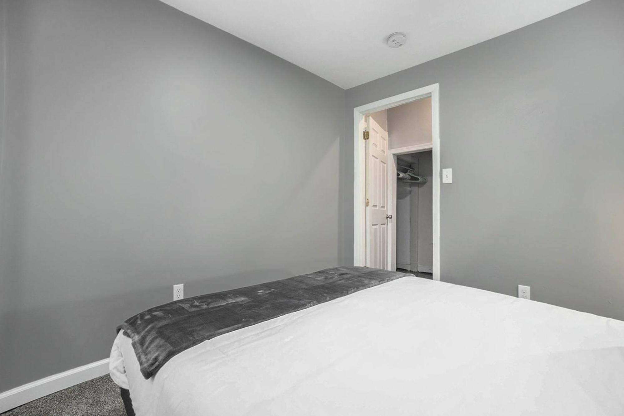 The Downtown Delight - New Corporate Downtown Apartment Grand Rapids