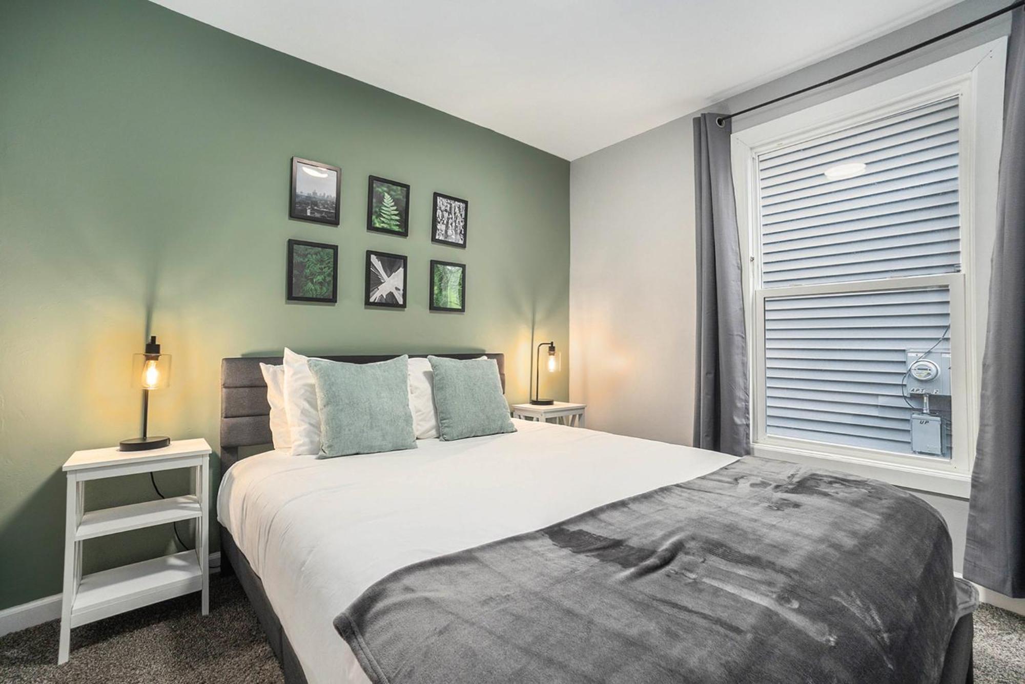 The Downtown Delight - New Corporate Downtown Apartment Grand Rapids