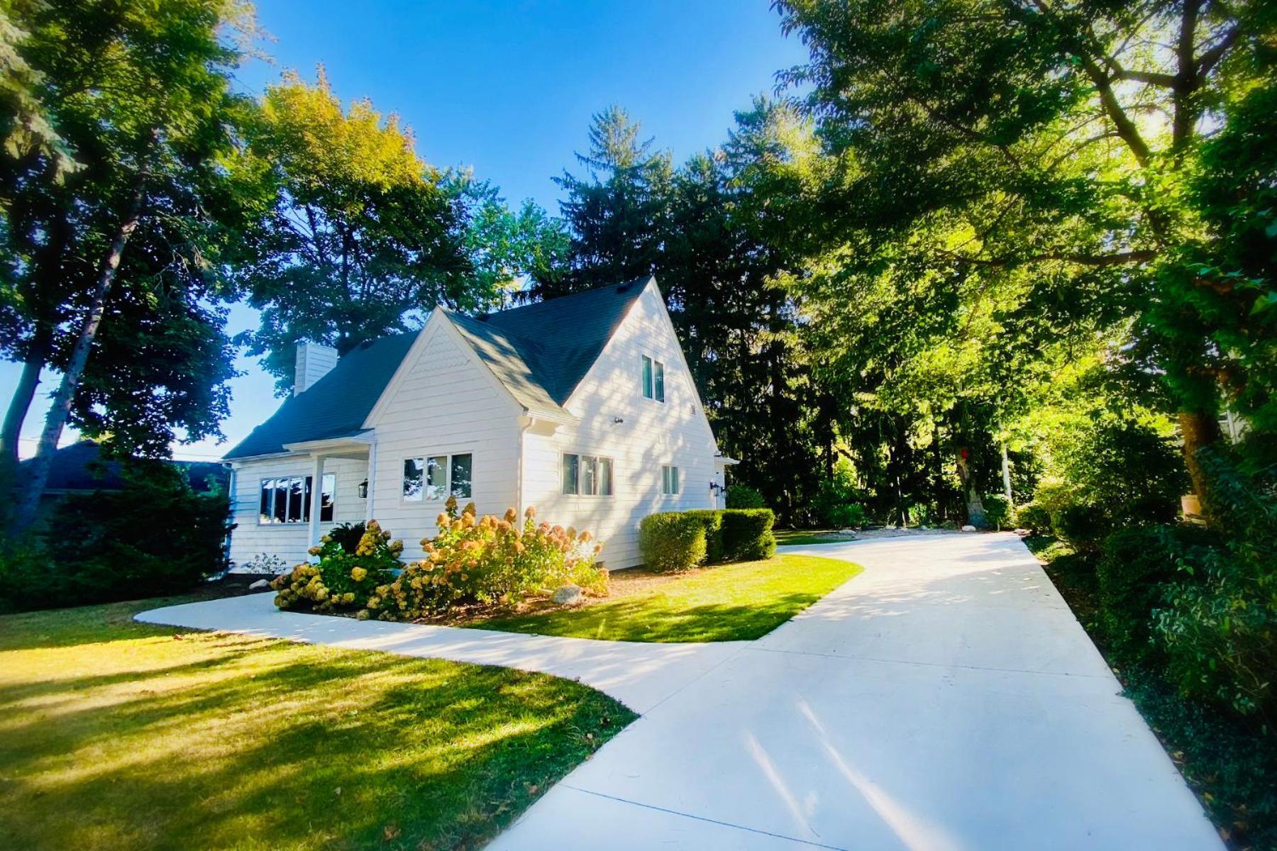 Luxe & Serene Gem, Arches Retreat Grand Rapids