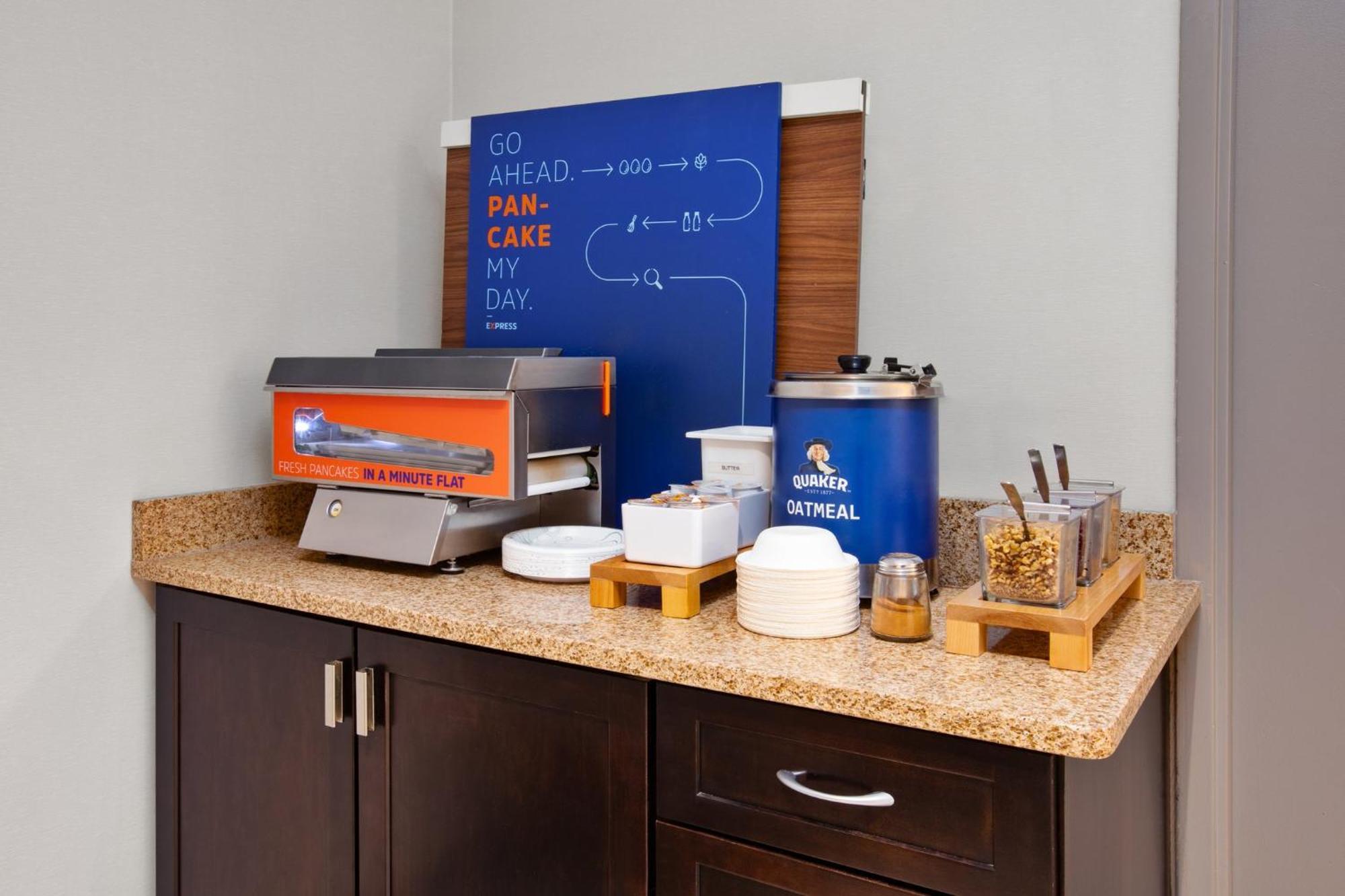 Hotel Express & Grand Rapids-north By Ihg