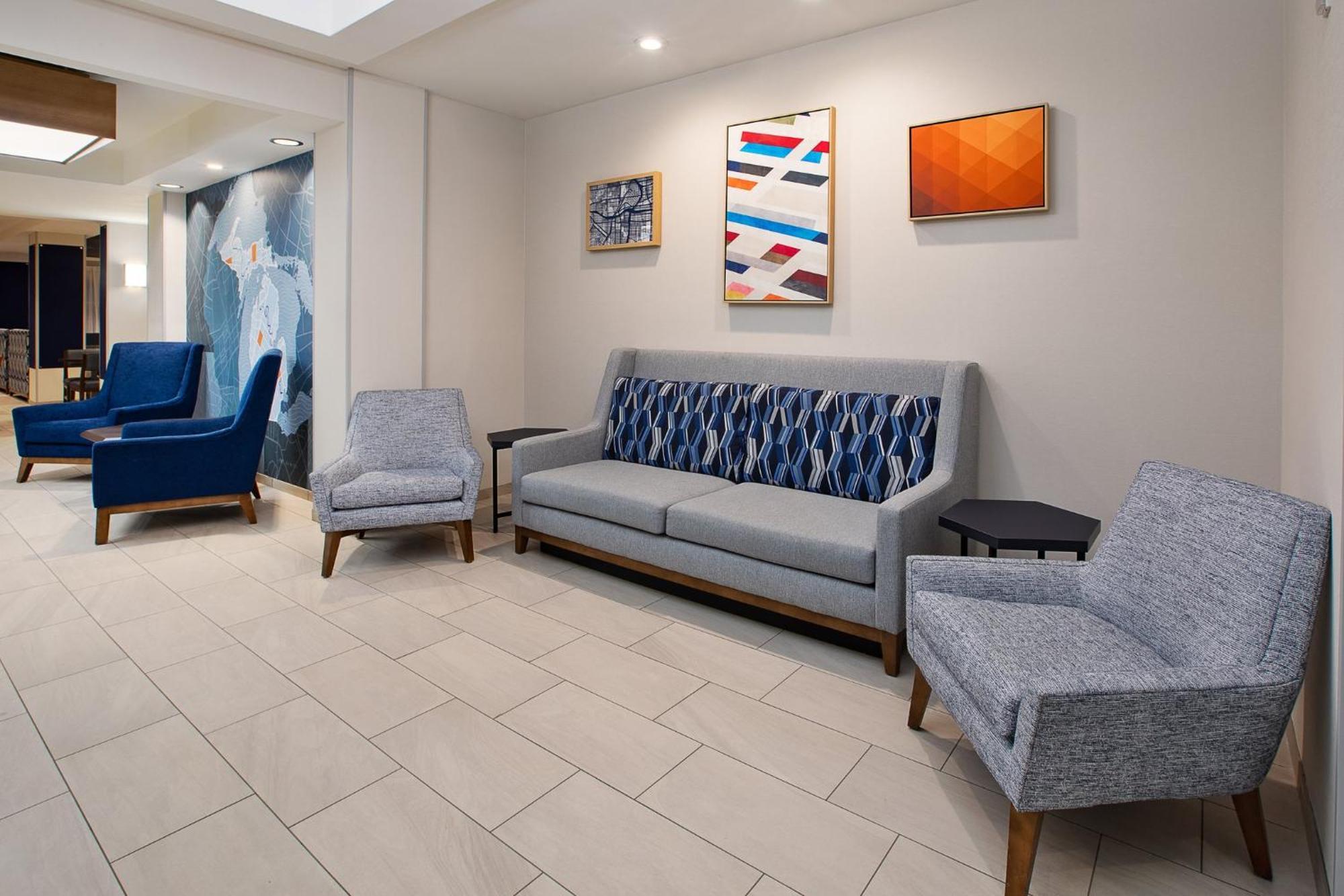 Hotel Express & Grand Rapids-north By Ihg