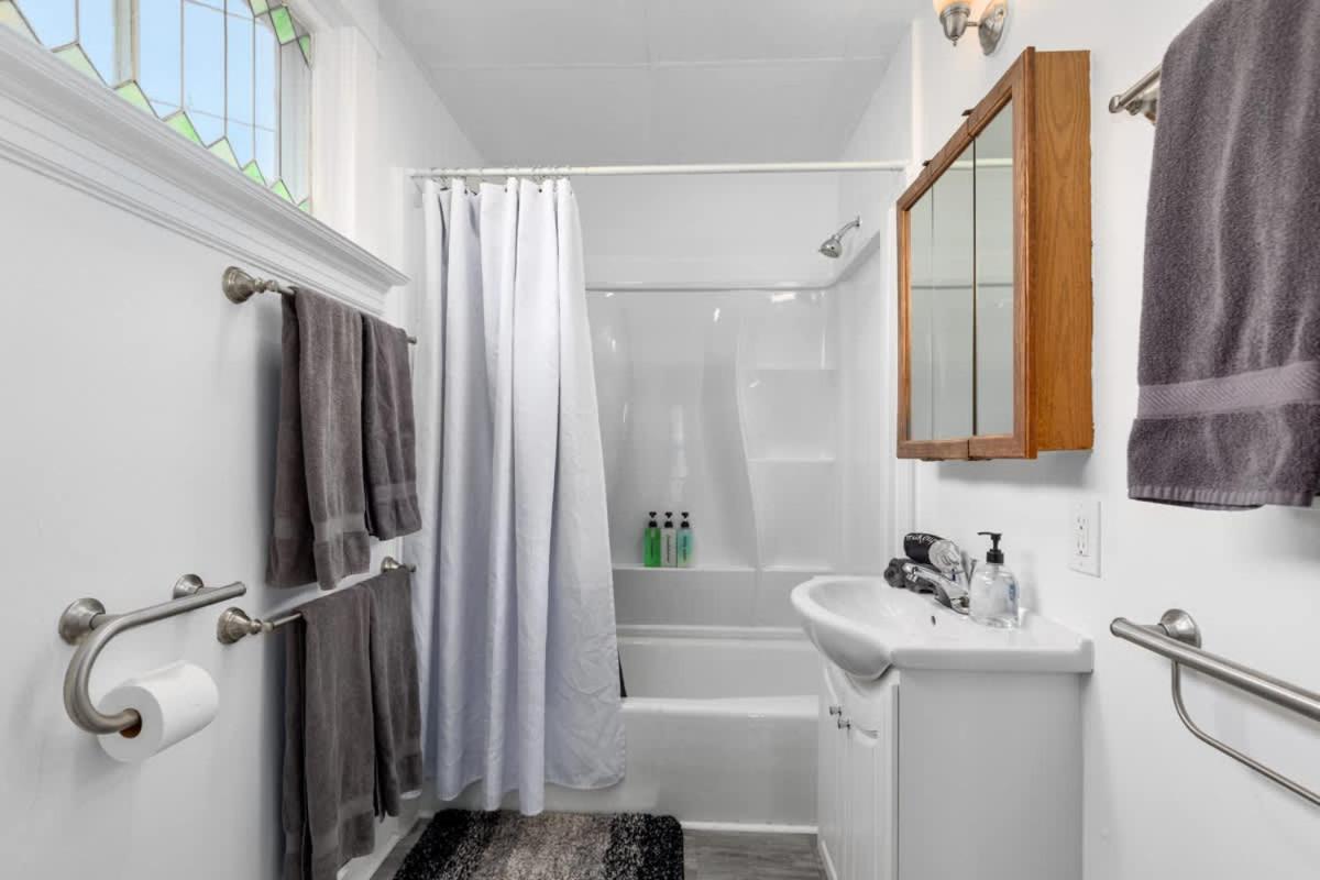 Charming 4br Westside In Beer Grand Rapids