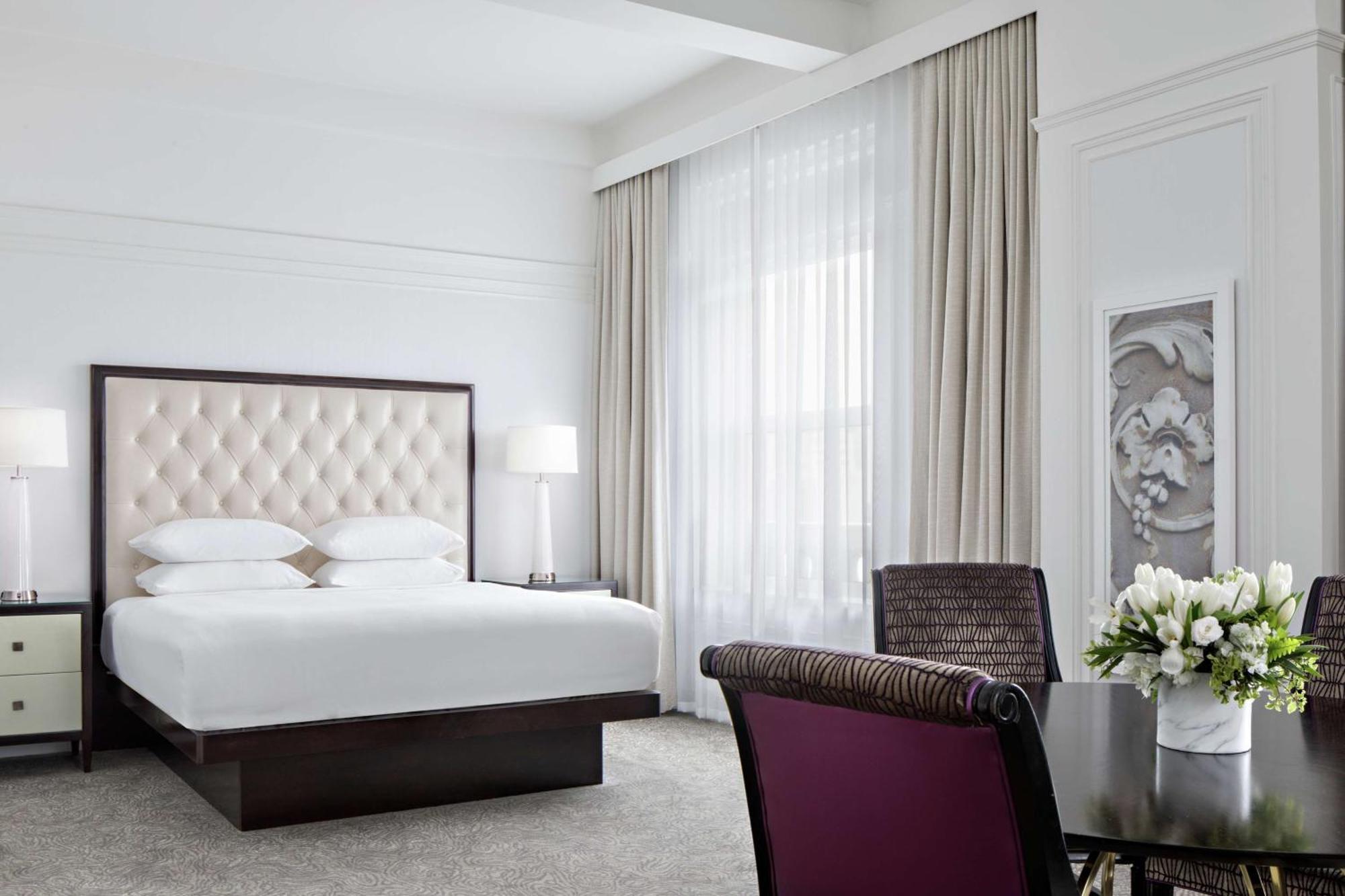 Amway Grand Plaza Hotel, Curio Collection By Hilton Hotel Grand Rapids