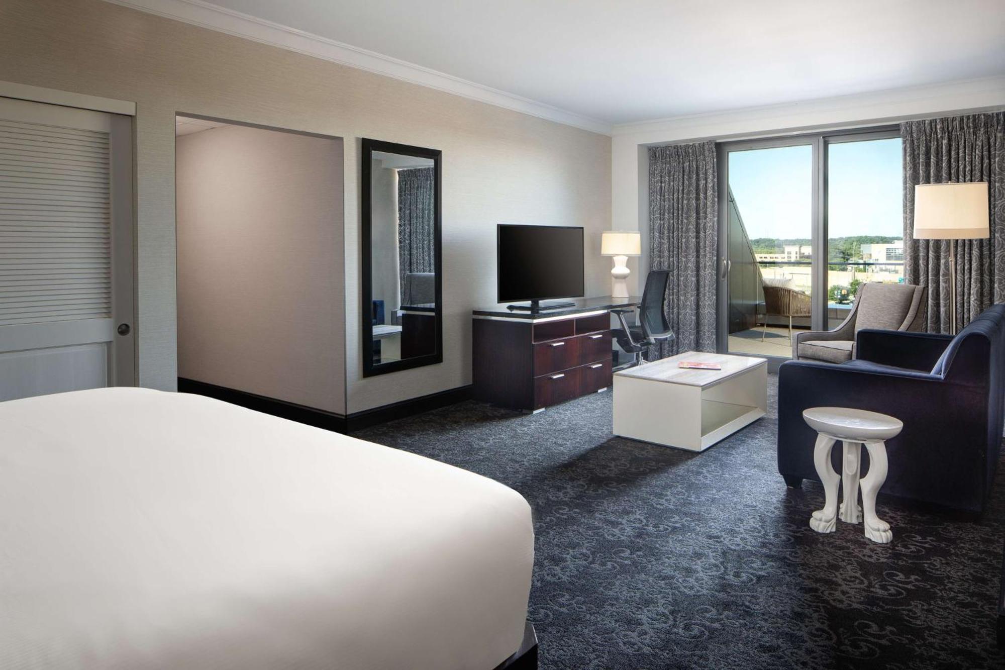 Amway Grand Plaza Hotel, Curio Collection By Hilton