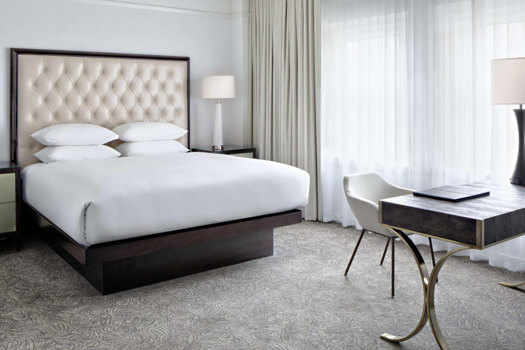 Amway Grand Plaza Hotel, Curio Collection By Hilton Grand Rapids