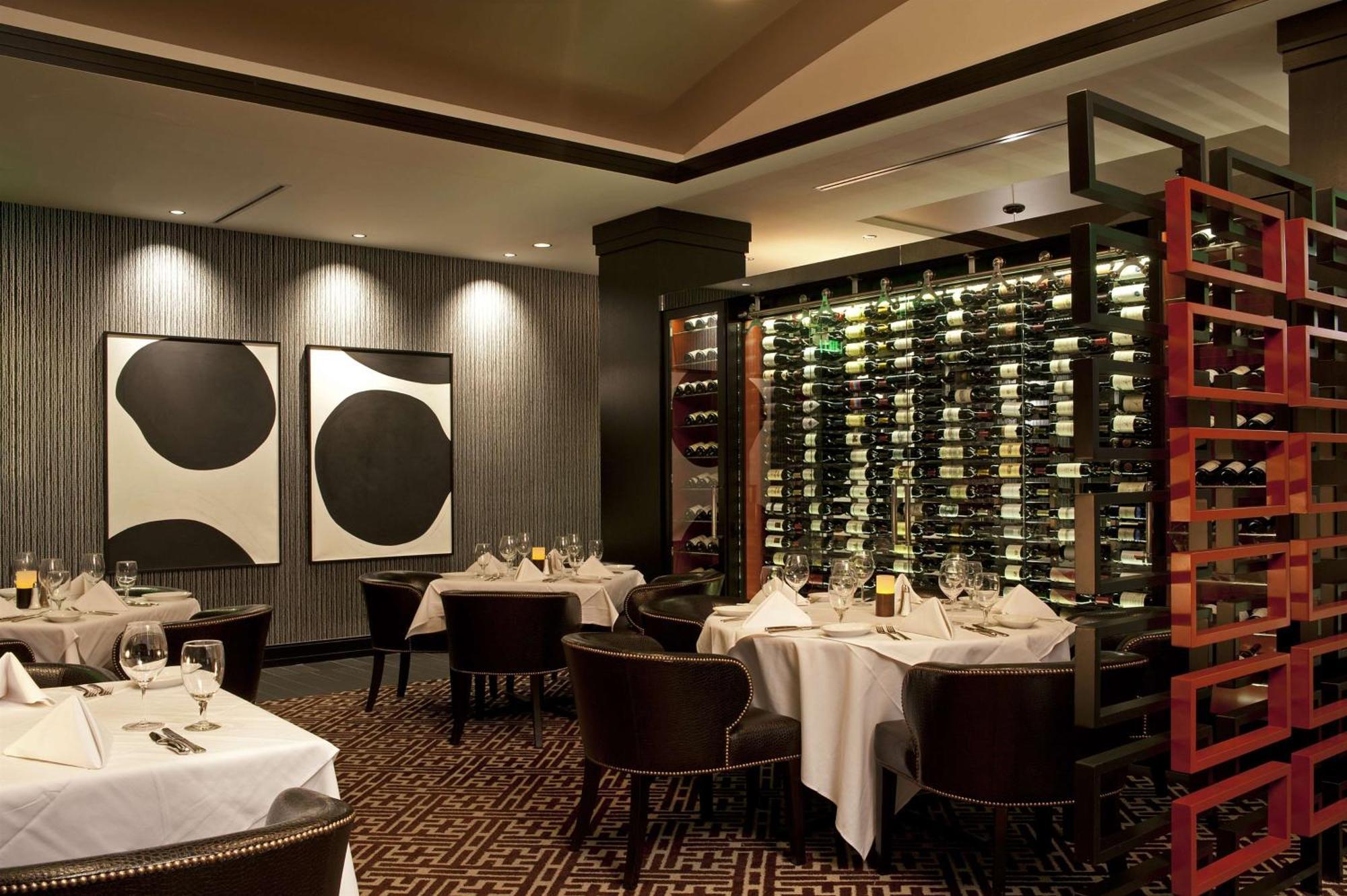 Amway Grand Plaza Hotel, Curio Collection By Hilton