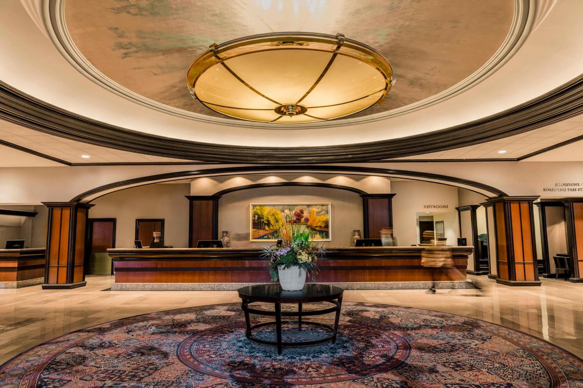 Amway Grand Plaza Hotel, Curio Collection By Hilton 4* Grand Rapids