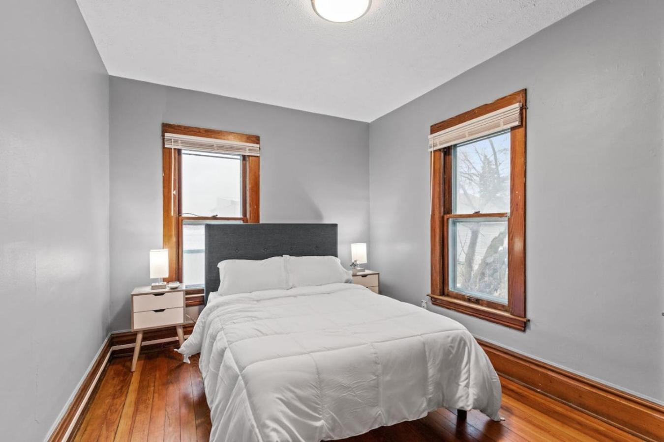 Holiday home Stylish Near Heart Of Downtown Sleeps 8 Grand Rapids