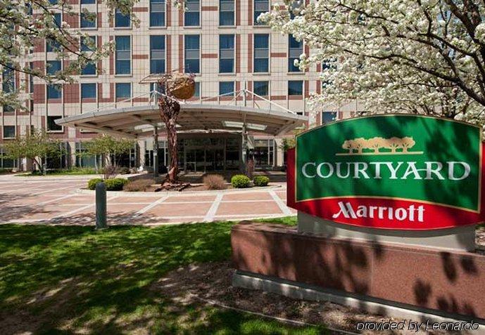 Courtyard Downtown 3*