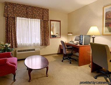 Baymont By Wyndham Airport
