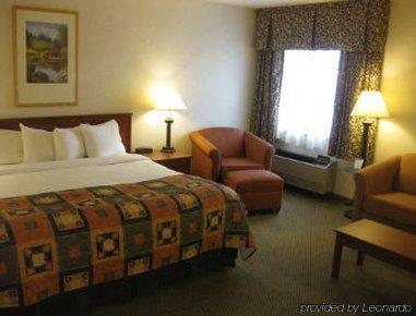Baymont By Wyndham Airport Hotel 2*
