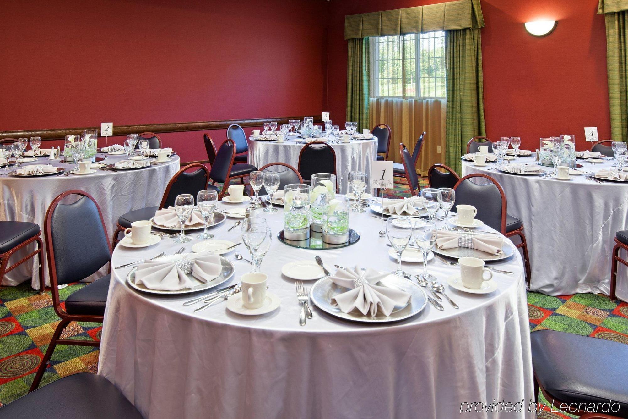 Hotel Country & By Radisson, East, Mi