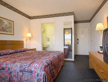 Quality Near Downtown Inn 2*