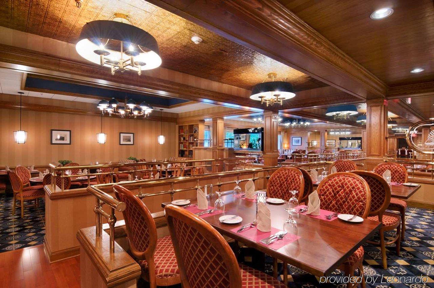 Doubletree By Hilton Grand Rapids Airport 4*