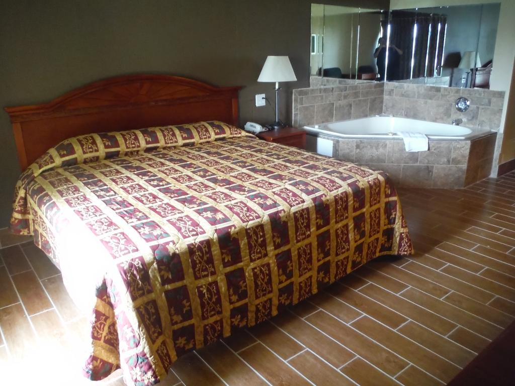 Hotel Budgetel & Grand Rapids
