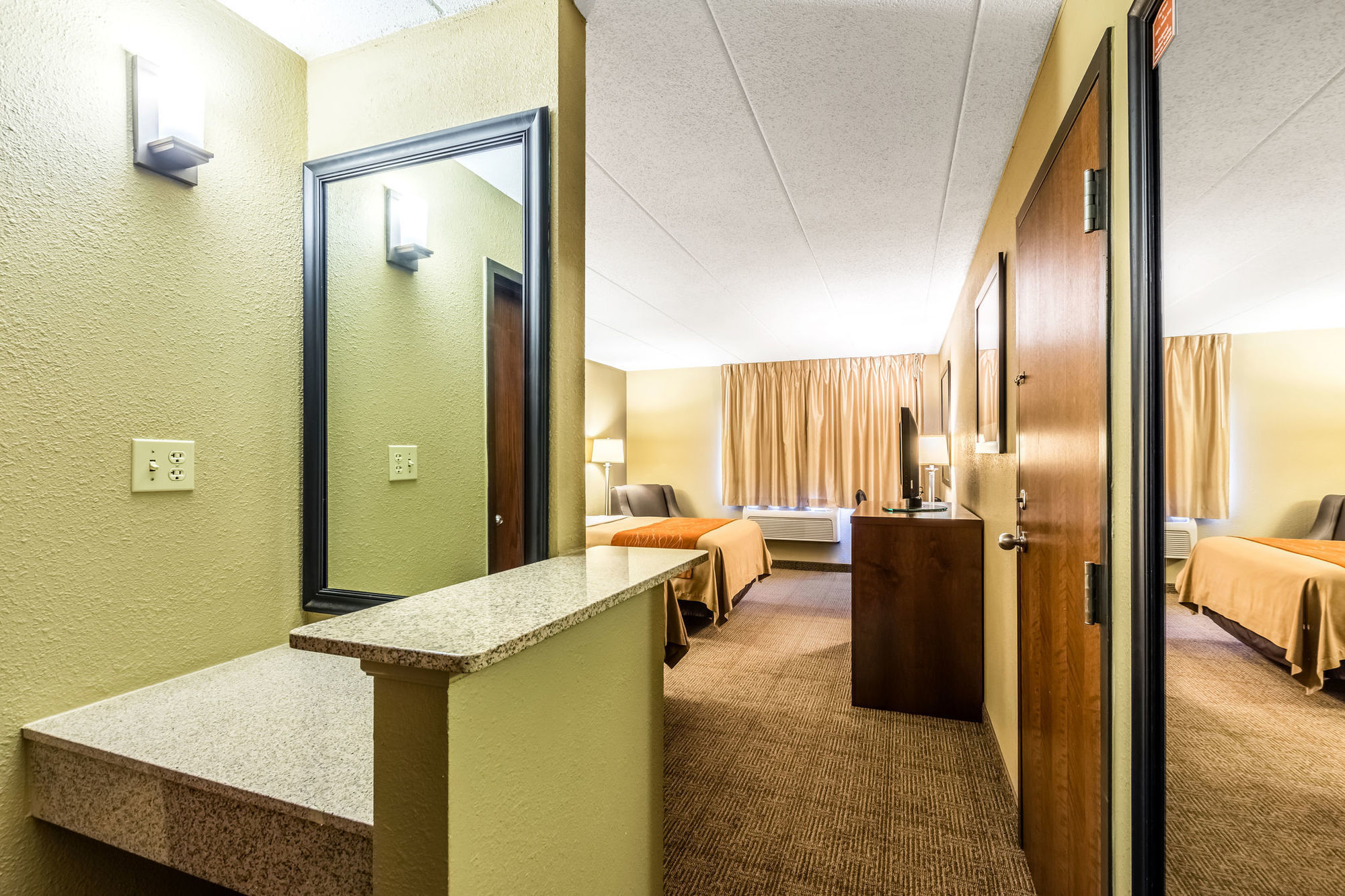 Comfort Airport Inn 2*