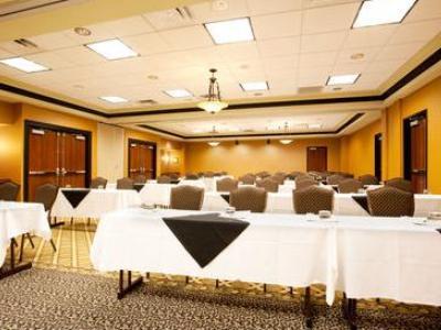Hotel Grand Rapids-airport By Ihg 3*